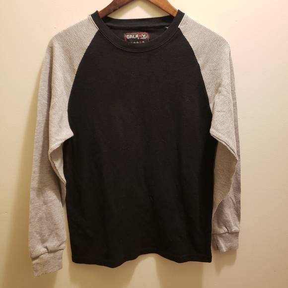 Galaxy by Harvic Black and Gray Long Sleeve Henley